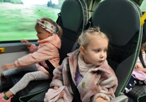Blanka i Tosia w autobusie