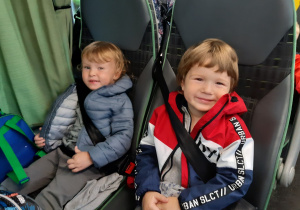 Oluś i Wojtuś w autobusie