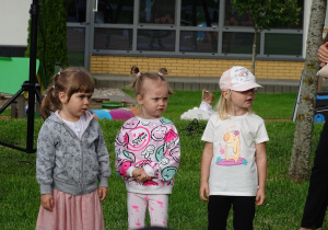 Zabawy na placu z animatorem