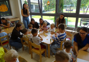 praca przy stoliku