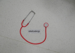 Zdjęcie (prawdziwego!) stetoskopu i napisu.