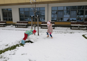 dziewczynki podczas zabawy