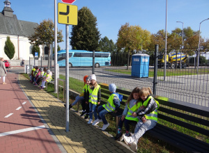 Spotkanie z policjantem - Kotki, Sówki, Pszczółki