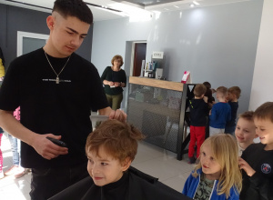 Wizyta w salonie fryzjerskim