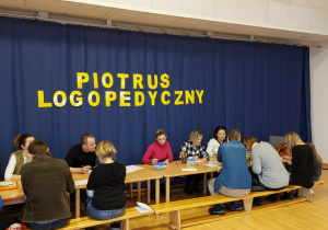 Rodzice uczestniczą w Warsztatach Logopedycznych