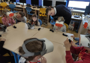 Dzieci w goglach VR