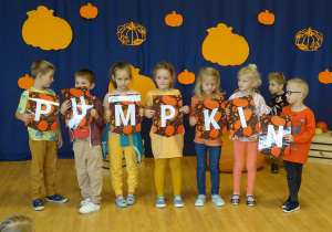Dzieci z wyrazem "pumpkin"