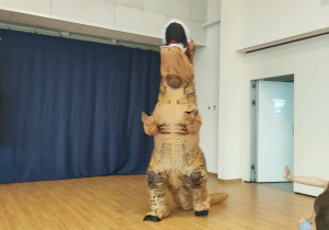 Dinozaur odwiedził przedszkole