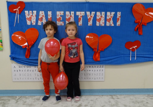 Zdjęcie dzieci z balonami