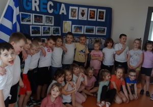 44 Krasnale i nasza wystawa o Grecji w hollu przedszkolnym