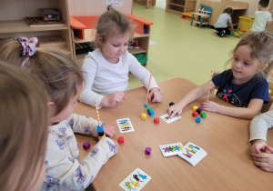 Zabawa zręcznościowa i ćwiczenia pamięci, szybkości