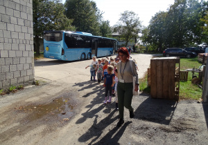 02 Sówki idą do sadu