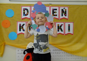 38 Chłopiec w kapeluszu z kropek