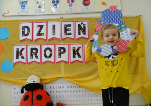 48 Chłopiec w kapeluszu z kropek