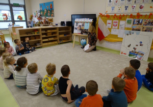 46 Dzieci słuchają o sławnych Polakach