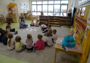 35 Dzieci określają kolory misiów i mówią po angielsku