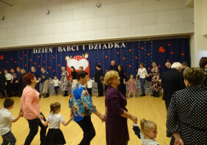 55 Wspólna zabawa przy muzyce
