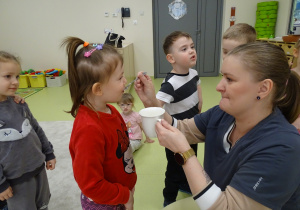 16 Dzieci określają smak napoju