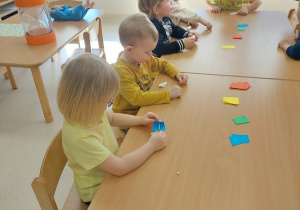 Dzieci zrobiły żagiel