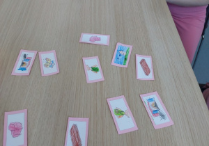 Kolorowe, samodzielnie wykonane memory z głoską L