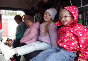Amelka, Ewa, Maja w wozie strażackim