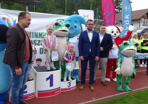 dzieci na podium