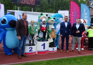 dzieci na podium