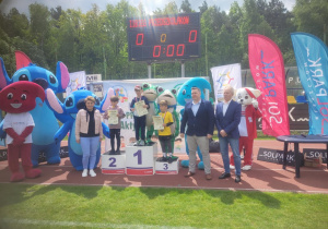 dzieci na podium