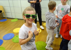 zabawa chustą