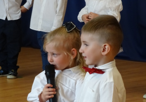 Hania i Szymon mówią wierszyk