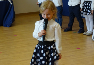 Bianka mówi wierszyk