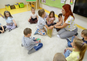 Dzieci po dotyku rozpoznają zawartość worka