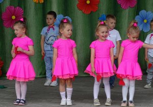 Grupa Słoneczka zaprezentowała piosenkę "Kocham mamę , tatę , nie tylko od święta"