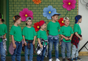 Grupa Biedronki zaprezentowała piosenkę "Na tapczanie siedzi leń"