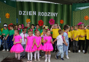 Słoneczka, Biedronki i Motyle zaspiewały piosenkę po angielsku "