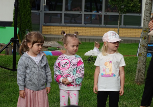 Zabawy na placu z animatorem