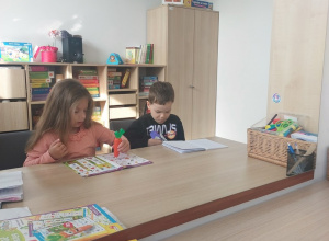 Magiczna marchewka na ćwiczeniach logopedycznych w Sówkach