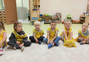 Dzieci czekają na instrukcje