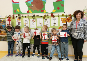 Wspólne zdjęcie cłopców z okazji dnia chłopaka