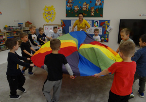 08 Zabawa z chustą animacyjną