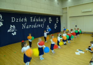 Jeżyki tańcza do piosenki