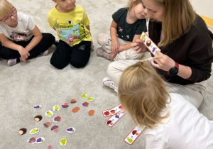 Dzieci liczą wraz z Panią