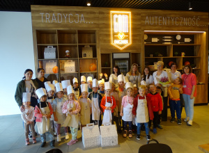 Warsztaty piekarnicze w Piekarni GOM w Kamieńsku - grupa Sówki i Smerfy