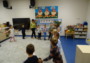 01 Zaczynamy zajęcia piosenką w kole