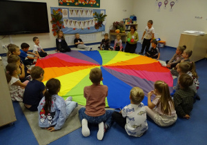 09 Zabawa z chustą animacyjną