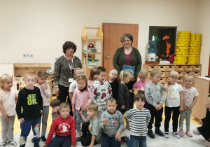 Wspólne zdjęcie z Panią Wiolą z biblioteki