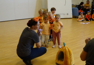 Dzieci zgadują dary jesieni