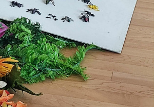 dzieci słuchaj opowiadania o mrowkach