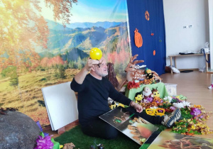 dzieci słuchaj opowiadania o mrowkach