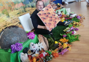 dzieci słuchaj opowiadania o mrowkach